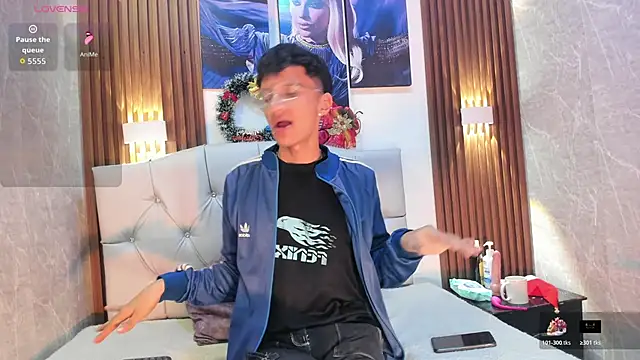 Elian Julian online show from December 2025 11:25:02 PM