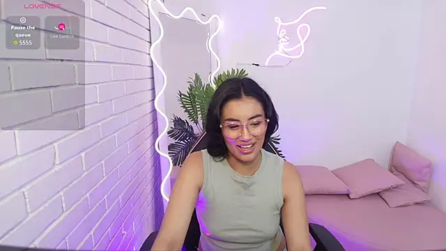 PEACHY TAY online show from December 2025 11:42:02 AM