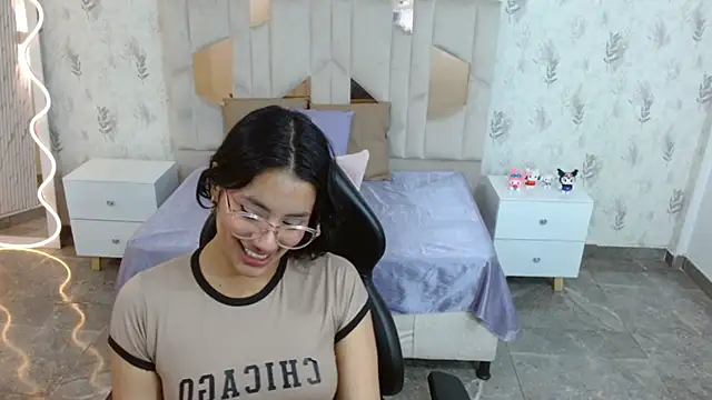 PEACHY TAY online show from January 2026 12:20:01 PM