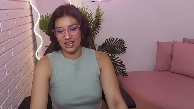 PEACHY TAY online show from November 2025 12:05:01 PM