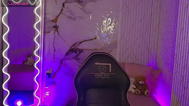 PEACHY TAY online show from March 2026 11:21:01 AM