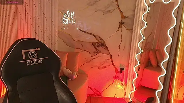 PEACHY TAY online show from April 2026 11:12:02 AM