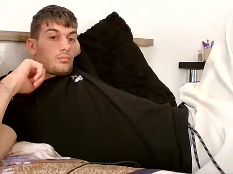 nikolasnik50 online show from November 2025 11:54:02 AM