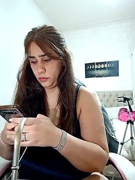 nahiarabiel33 online show from November 2025 04:22:02 PM