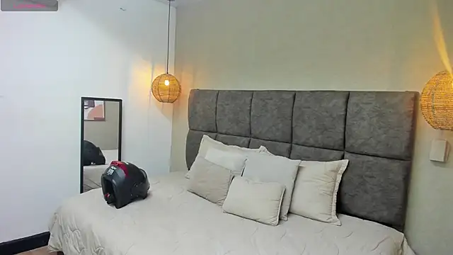 annie  20 online show from November 2025 12:05:02 PM