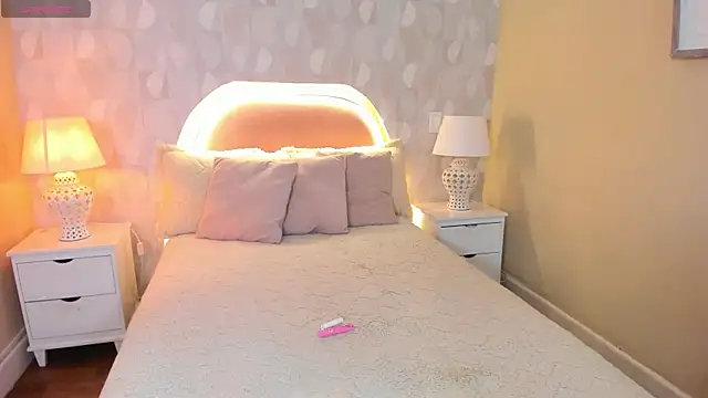 annie  20 online show from November 2025 12:31:01 PM