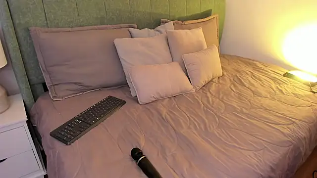 annie  20 online show from March 2026 08:03:01 PM