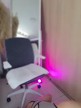 annie  20 online show from April 2026 06:58:02 PM