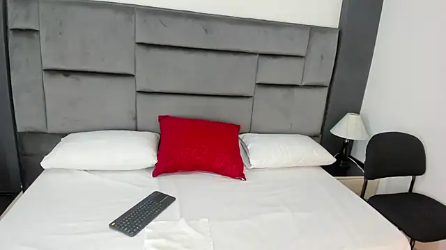 CatleyaSmith online show from December 2025 11:58:01 AM