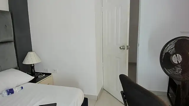 CatleyaSmith online show from December 2025 12:33:01 PM