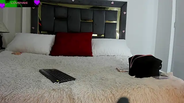 CatleyaSmith online show from February 2026 12:34:02 PM