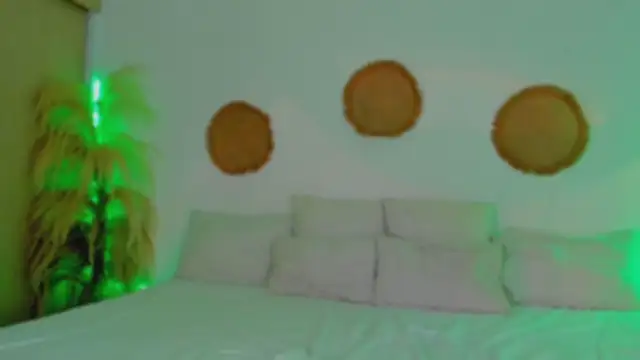 Miia  Jonees online show from November 2025 01:03:02 PM