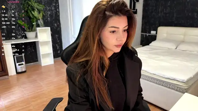 MishelVine online show from November 2025 10:09:01 AM