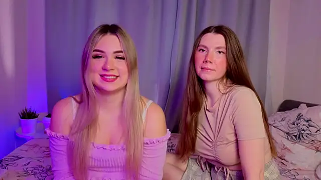 Snapshot of MelitaMoote chatting on November 2025 08:07:01 AM MelitaMoote online show from November 2025 08:07:01 AM