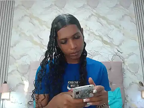 MiaCoock online show from January 2026 12:43:02 PM