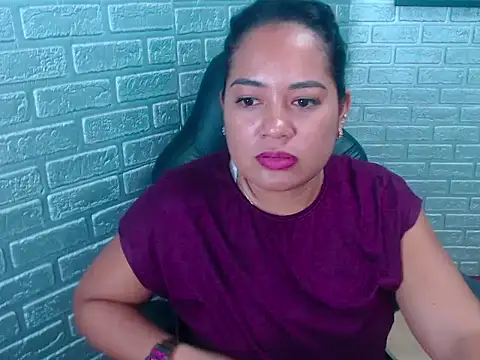 Bella Summers  online show from November 2025 03:37:02 PM