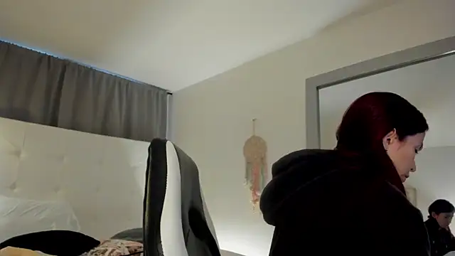 Emi Rosee online show from December 2025 12:19:02 PM