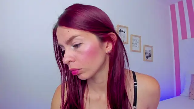 Emi Rosee online show from November 2025 01:44:02 PM