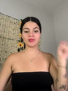 Lorenaa1 online show from May 2026 12:05:02 AM