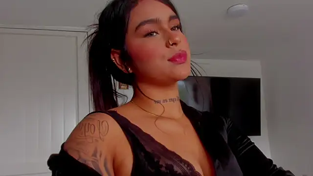 Taylor walton online show from December 2025 03:45:01 PM