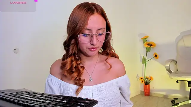 Arianna Gren18 online show from November 2025 06:57:02 PM