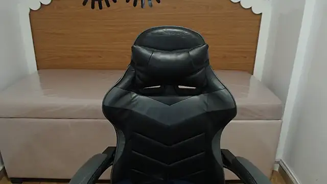 scarlett percy t online show from December 2025 07:46:01 PM