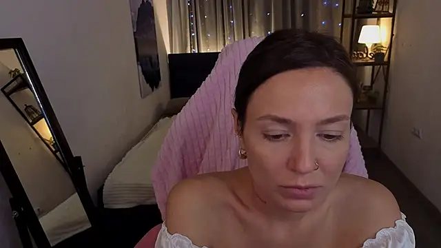 Naila Whisper online show from January 2026 06:42:01 AM