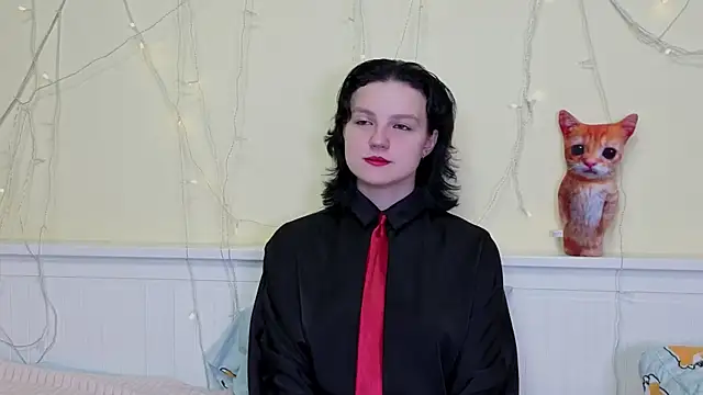 LatinaHuguenin online show from November 2025 07:08:02 AM