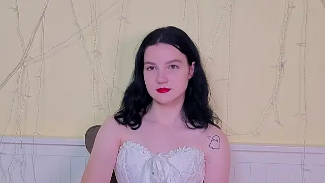 LatinaHuguenin online show from November 2025 07:24:02 AM