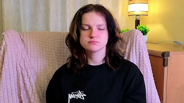 LatinaHuguenin online show from April 2026 09:22:01 PM