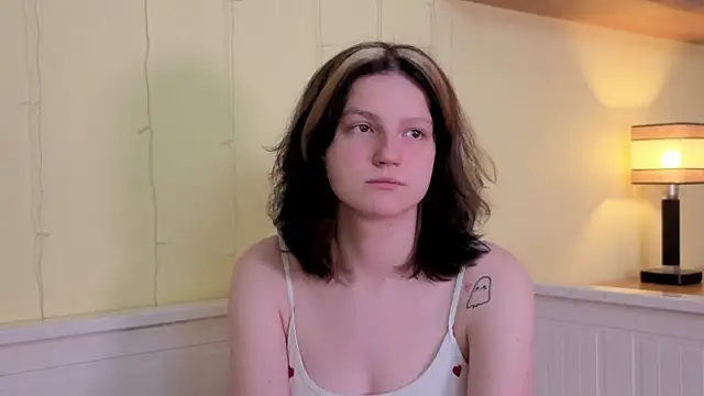 LatinaHuguenin online show from February 2026 08:26:01 PM