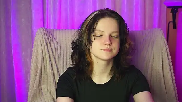 LatinaHuguenin online show from March 2026 08:09:01 PM