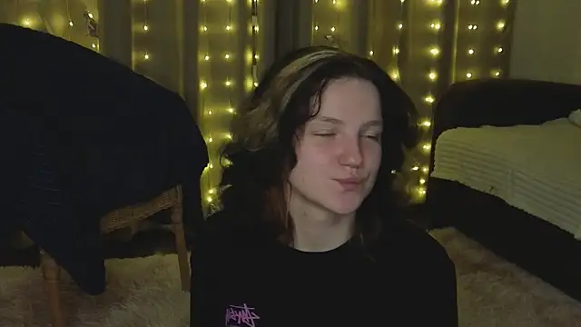 LatinaHuguenin online show from March 2026 10:24:02 PM