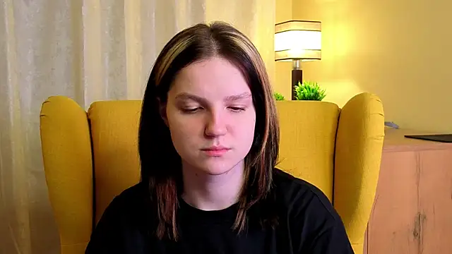 LatinaHuguenin online show from April 2026 09:07:01 PM