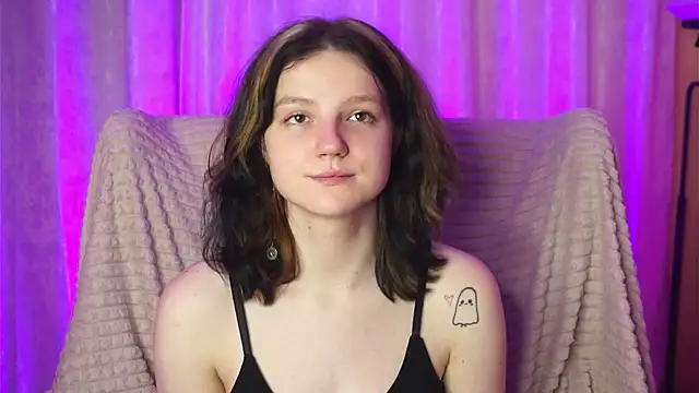 LatinaHuguenin online show from March 2026 07:04:02 PM