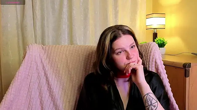 LatinaHuguenin online show from April 2026 09:32:01 PM