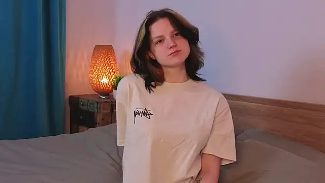 LatinaHuguenin online show from April 2026 09:10:01 PM