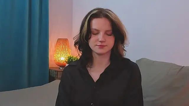 LatinaHuguenin online show from April 2026 09:10:02 PM