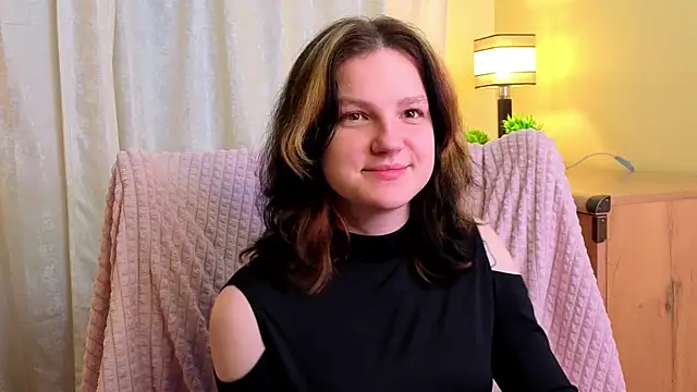 LatinaHuguenin online show from April 2026 09:05:01 PM