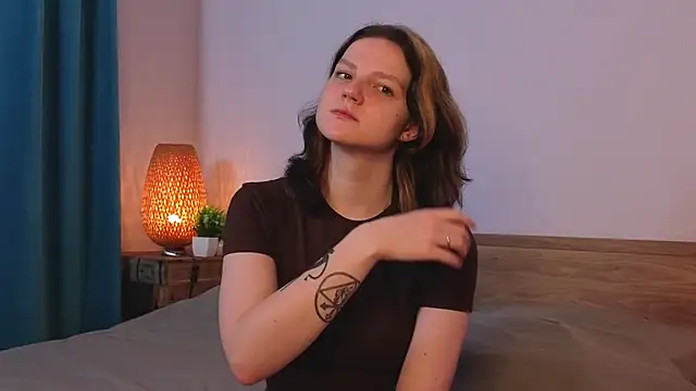 LatinaHuguenin online show from April 2026 09:10:02 PM