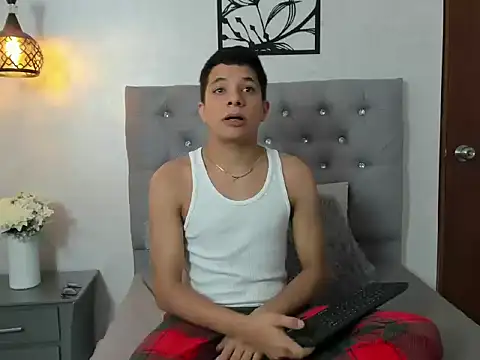 LucaDave 1 online show from November 2025 07:29:02 PM