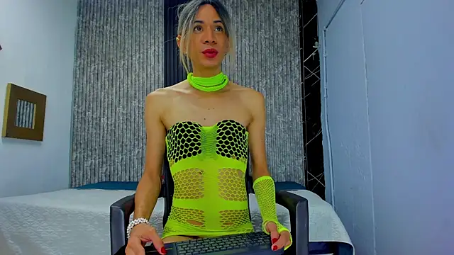 Caitlyn-Joness  online show from December 2025 02:05:02 PM