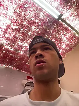 Snapshot of Eithan_Walt chatting on November 2025 12:31:02 PM Eithan Walt online show from November 2025 12:31:02 PM