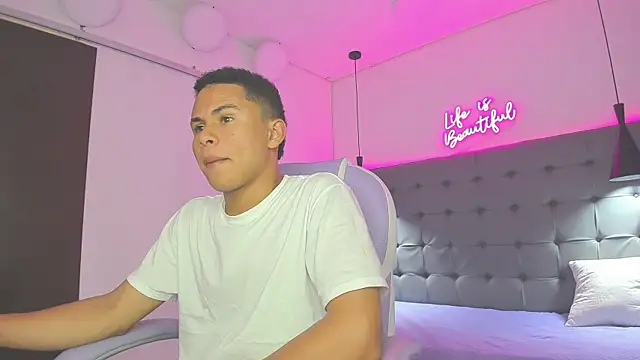 Liams18 online show from November 2025 03:05:02 AM