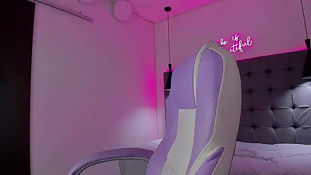 Liams18 online show from November 2025 03:39:02 AM