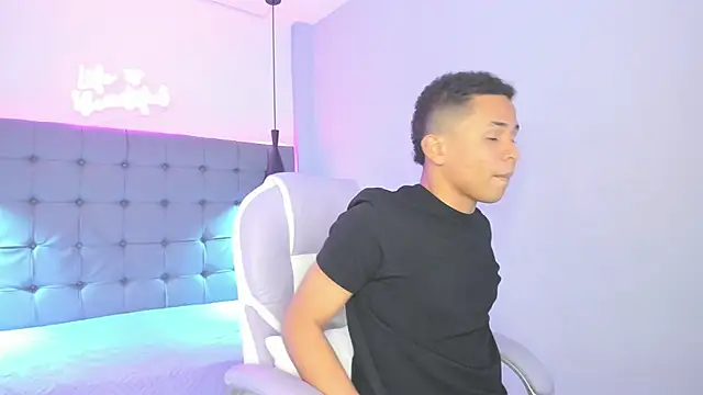 Liams18 online show from November 2025 03:16:01 AM