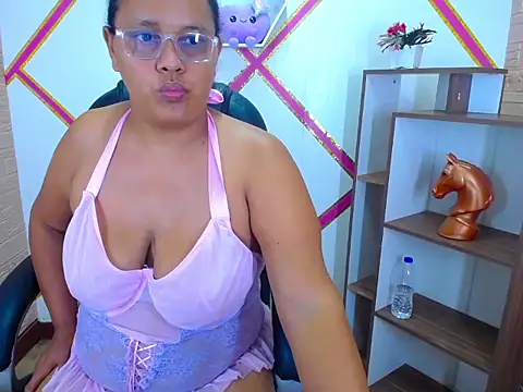 Snapshot of Salome_Jamess chatting on November 2025 02:59:01 AM Salome Jamess online show from November 2025 02:59:01 AM