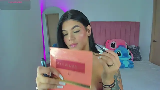 Janettcruz online show from April 2026 08:43:02 PM