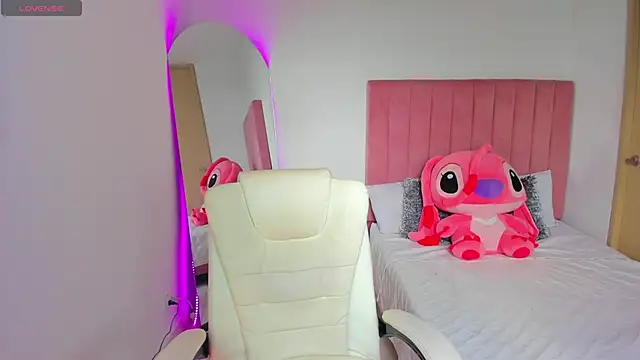 Janettcruz online show from February 2026 08:18:01 PM