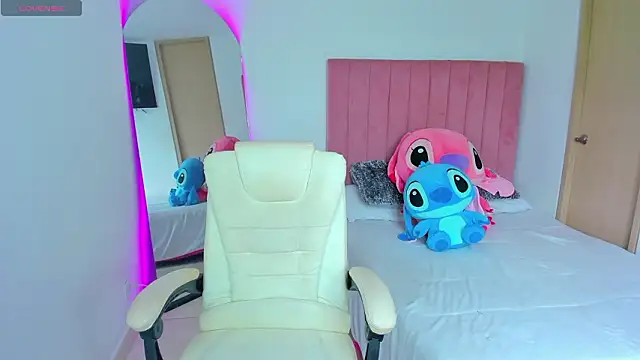 Janettcruz online show from February 2026 07:26:01 PM